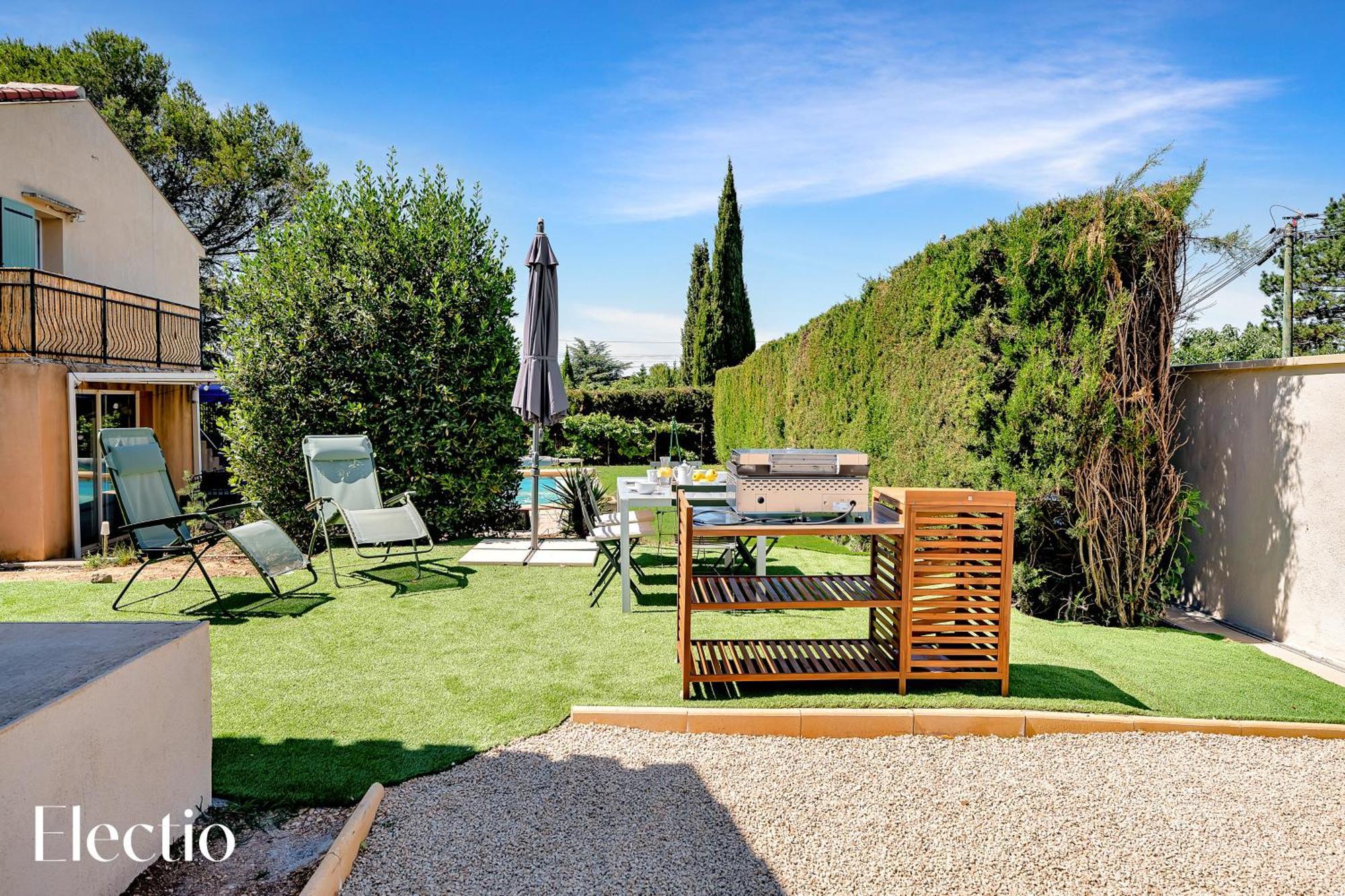 Villa Oliveda - Piscine & Salon Cinema Lourmarin Exterior foto